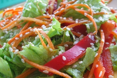 Салат из овощей с кунжутом рецепт