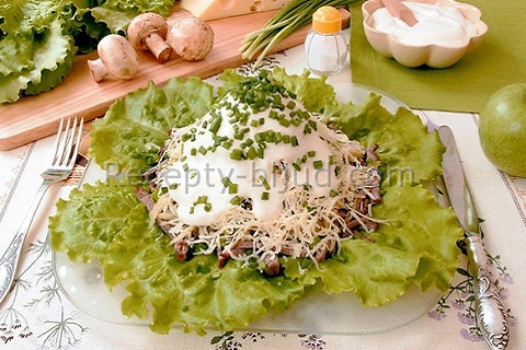 Мясной салат с сыром и грибами рецепт