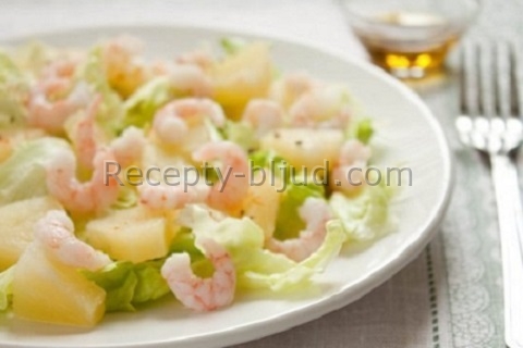 Крабовый салат с ананасом и креветками рецепт