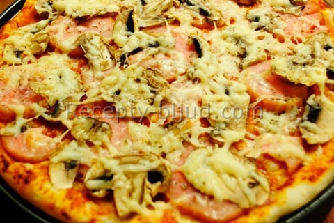Пицца с ветчиной и грибами рецепт