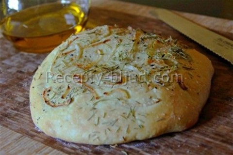 Фокачча с луком (домашний хлеб) рецепт